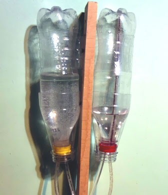 две перевернутые бутылки