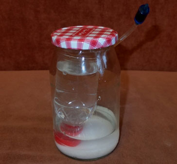 одна банка внутри другой