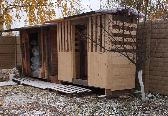 Сарайчик для дров готов