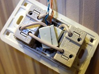 выключатель ANAM. Вид со стороны монтажа.