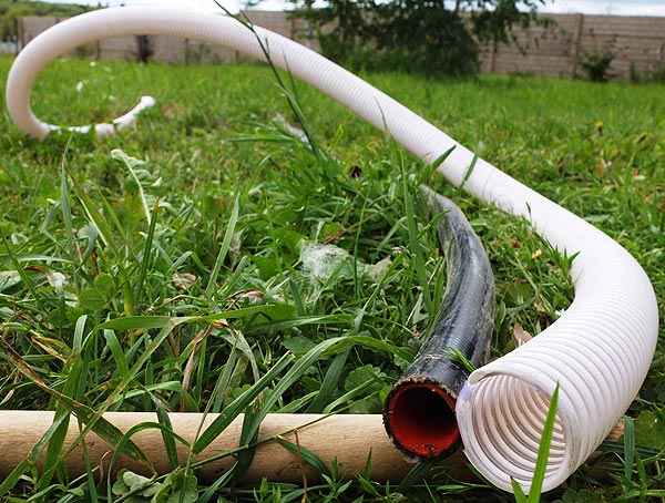 Старая
      труба D1 дюйм, и новая D1.5 дюйма армированная