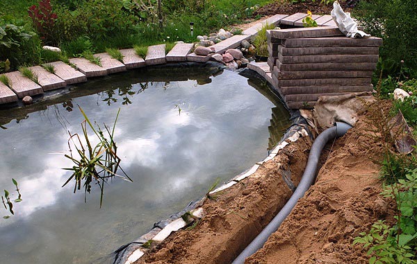 Трубу
      в утеплителе зарываем в песок