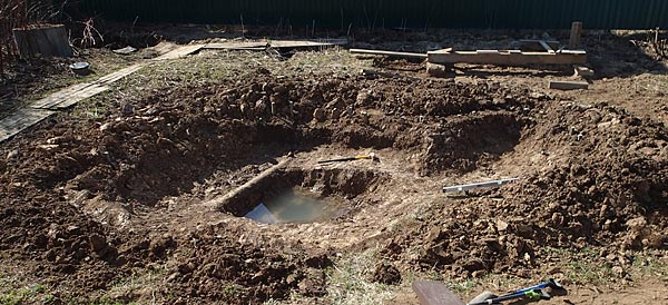 Почти
      окончательная форма пруда в виде груши в плане